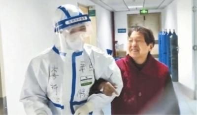 “看见她就像看见了我外婆” 每顿饭后她都帮老人热一盒牛奶