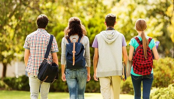 在美留学生要不要回国？是否开更多航班？驻美使馆回应