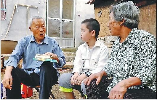 “布鞋校长”再捐建希望小屋 要继续支援老区教育