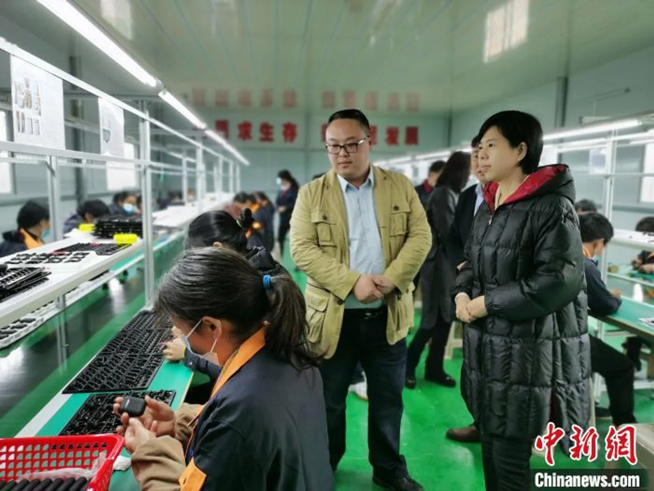 湖南道县“易地搬迁+扶贫工厂”开辟就近扶贫路