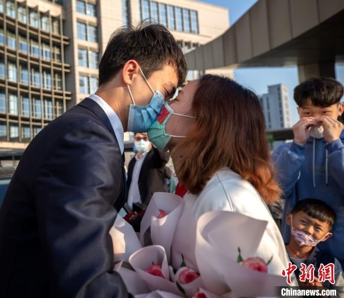 前方高能高甜！江苏援湖北医疗队女队员获甜蜜求婚