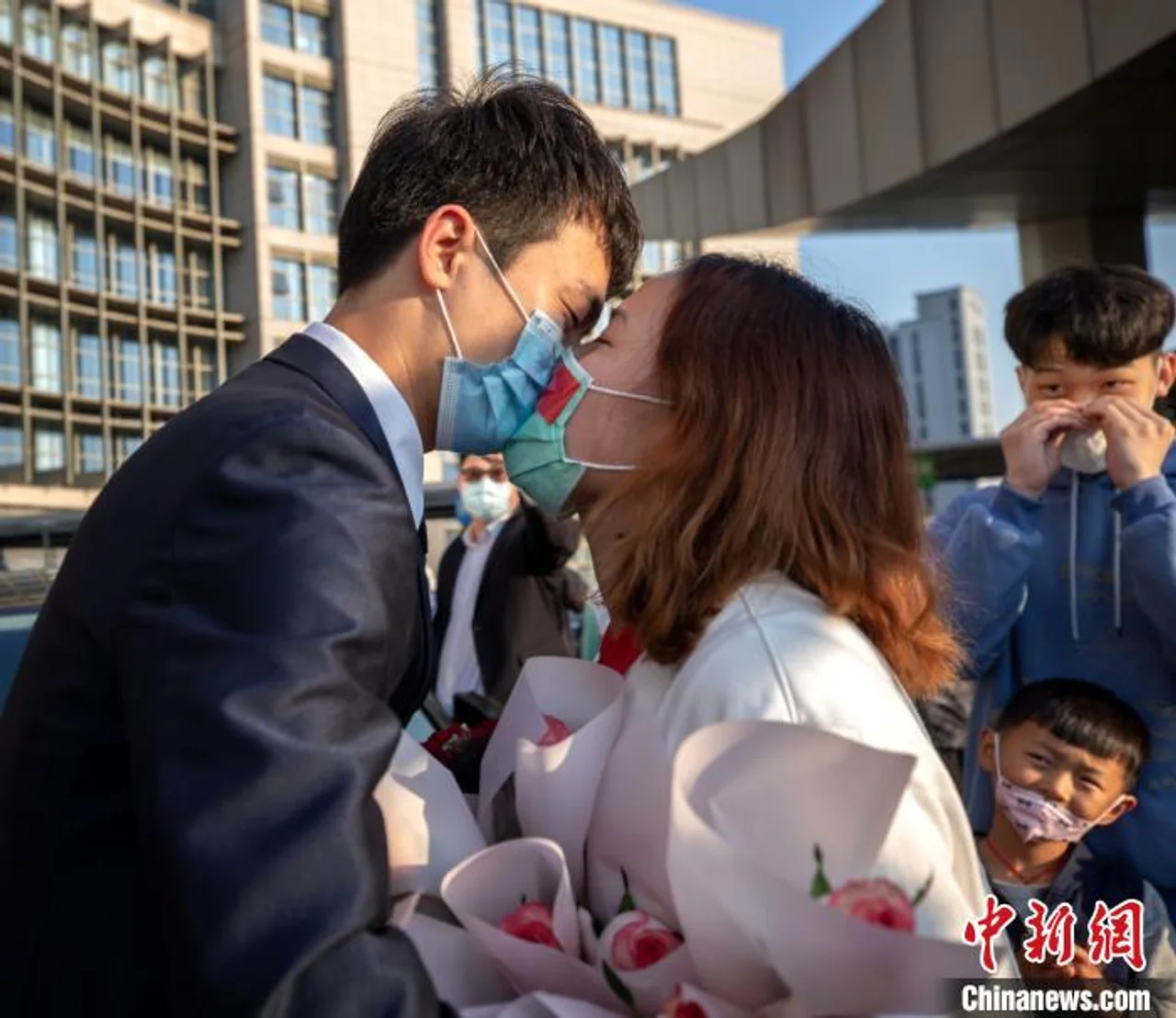 前方高能高甜!江苏援湖北医疗队女队员获甜蜜求婚