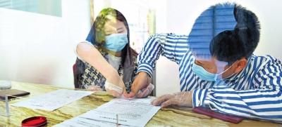 武汉婚姻登记恢复25天 新人15分钟内领到结婚证