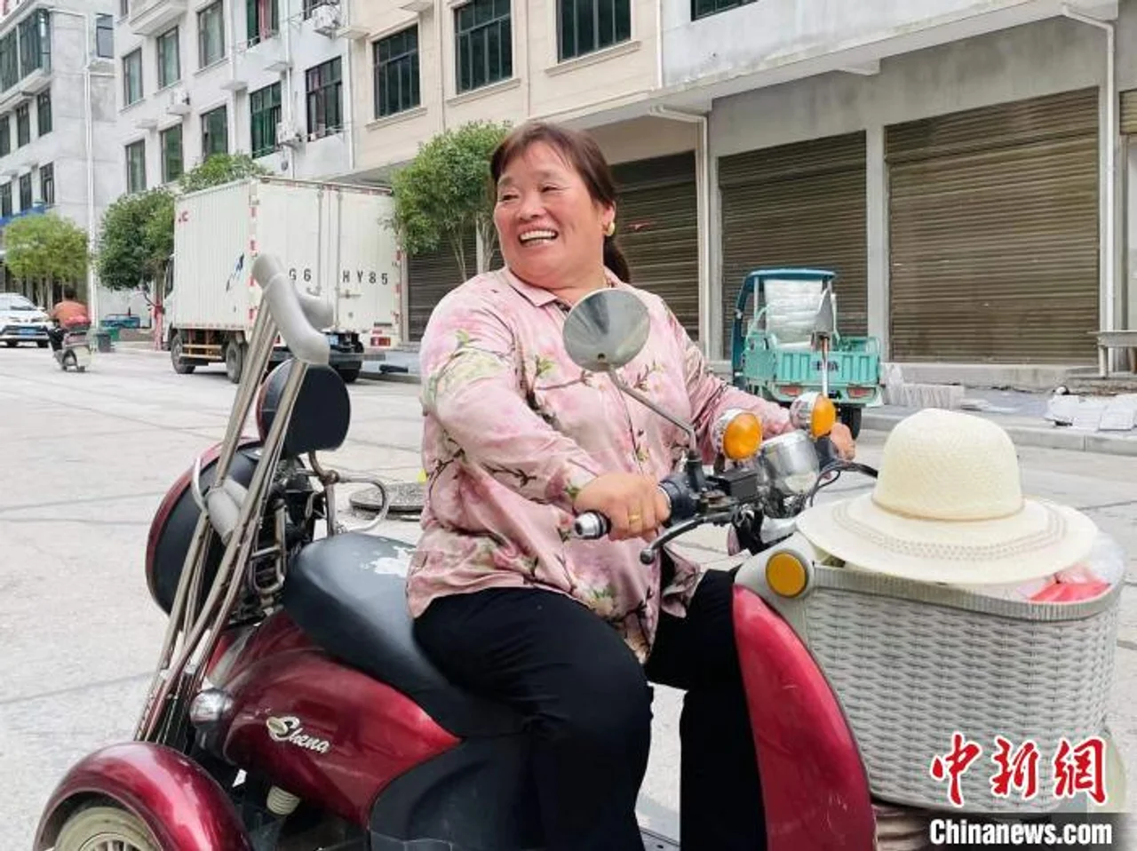 浙江山区妇女陶新花:拄拐“奔共富”获评全国最美家庭