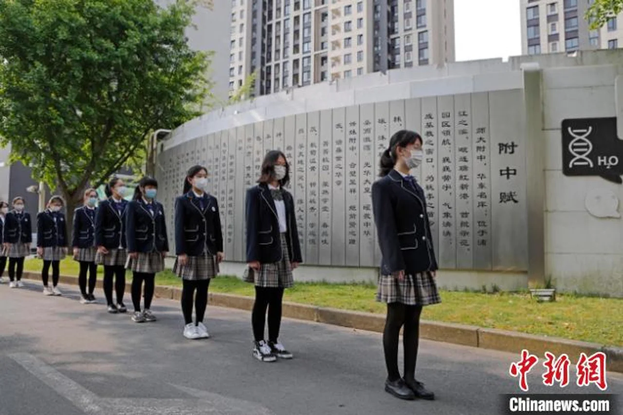 上海初、高中毕业班率先复学 全程严格防控