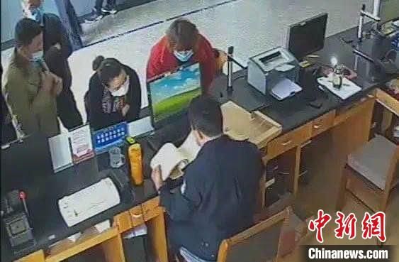 女子离家25载成“黑户” 浙江警方助其千里寻“根”
