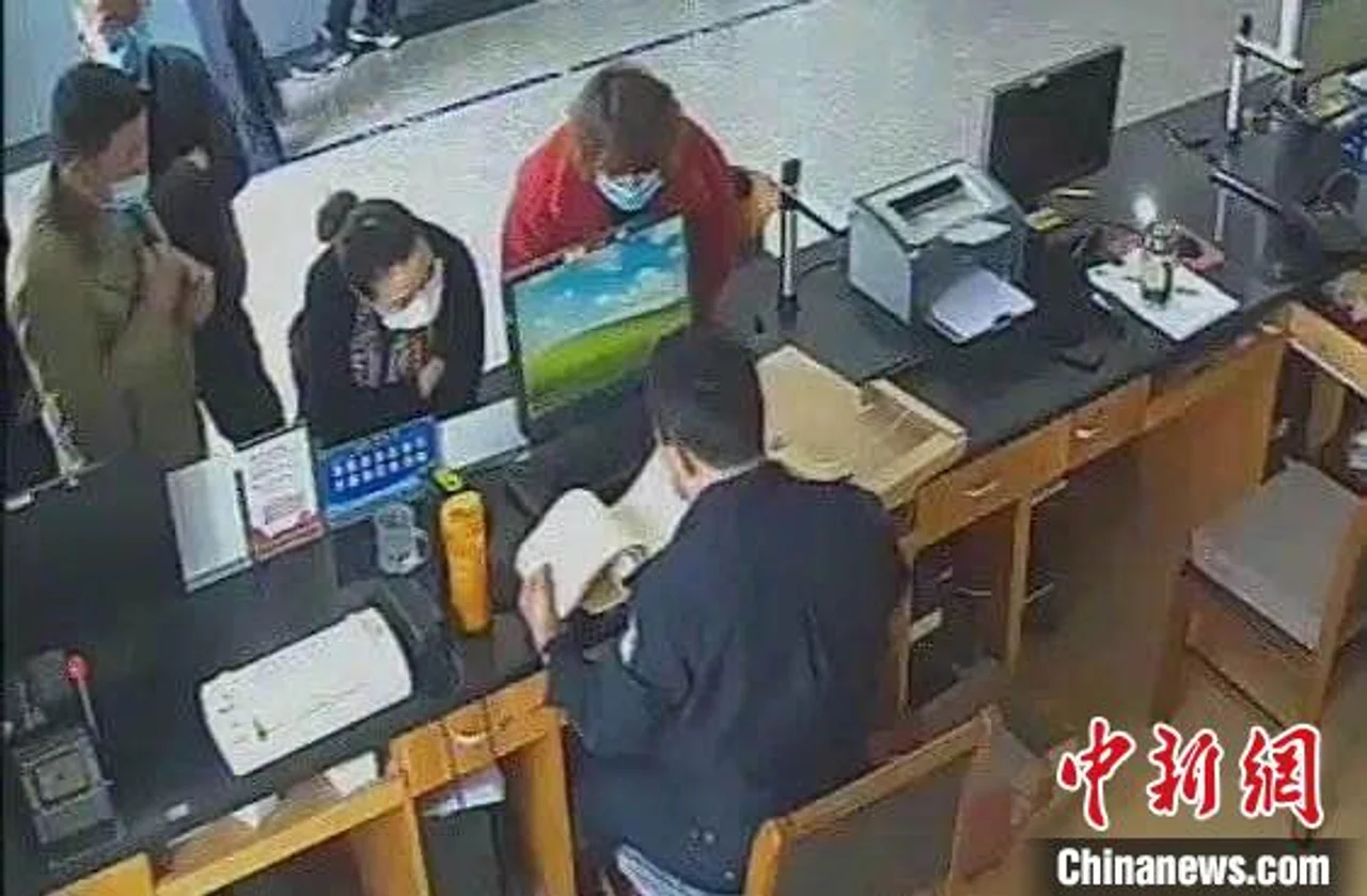 女子离家25载成“黑户” 浙江警方助其千里寻“根”