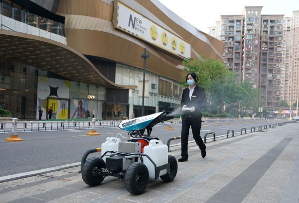 日报报道：疫情推动中国机器人加速上岗