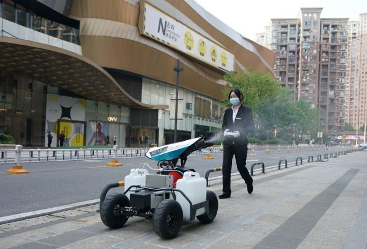 日报报道:疫情推动中国机器人加速上岗