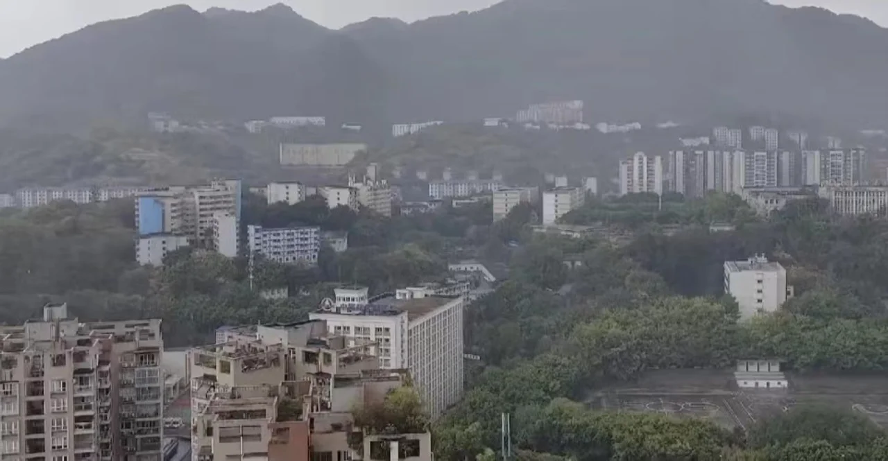 重庆沙坪坝开展人工增雨作业 部分镇街出现小雨