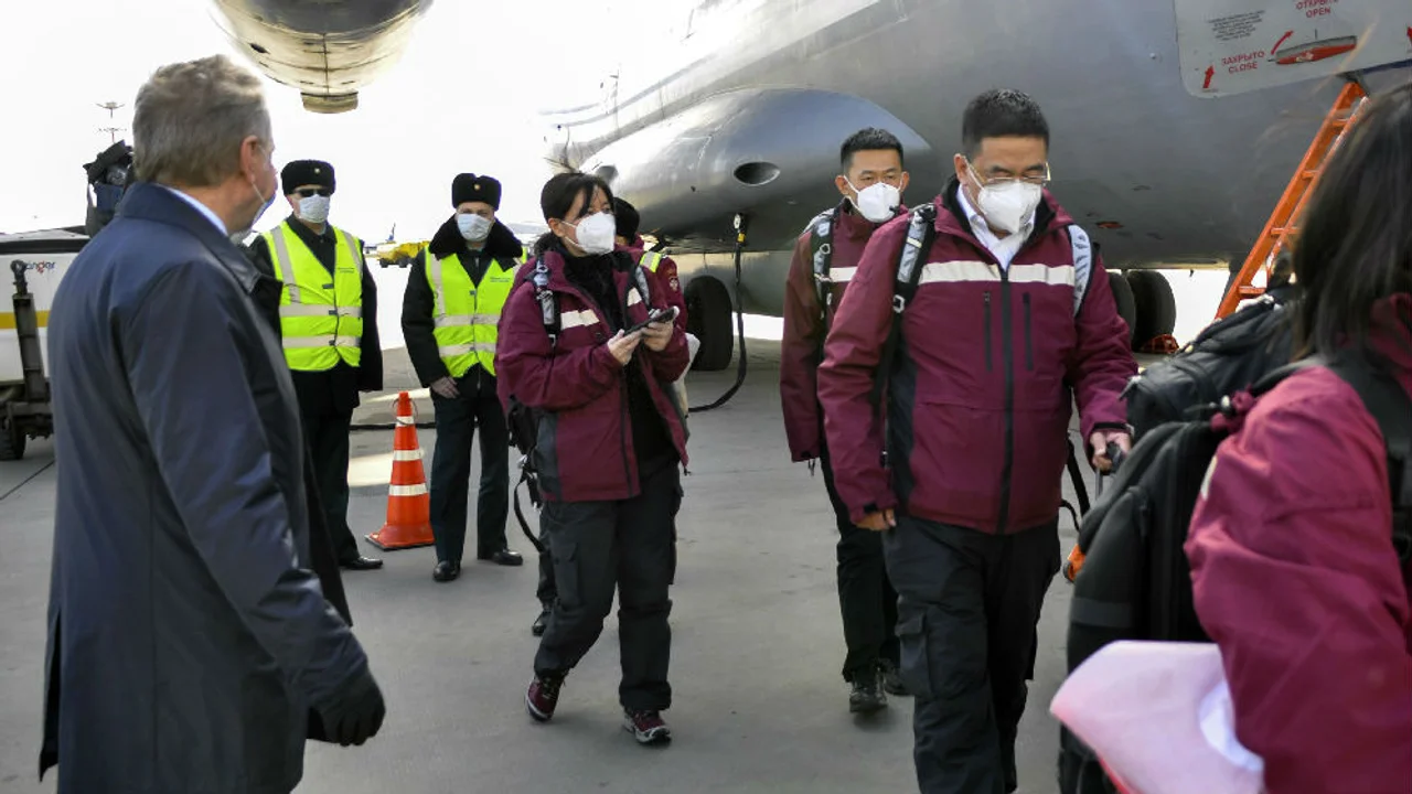 俄媒:中国专家组赴俄支援战疫 莫斯科市长督促民众遵守出行禁令