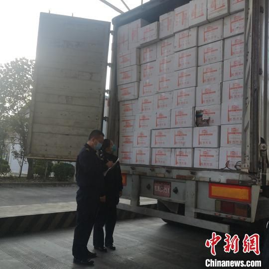 瑞丽海关快速放行448万只一次性医用口罩