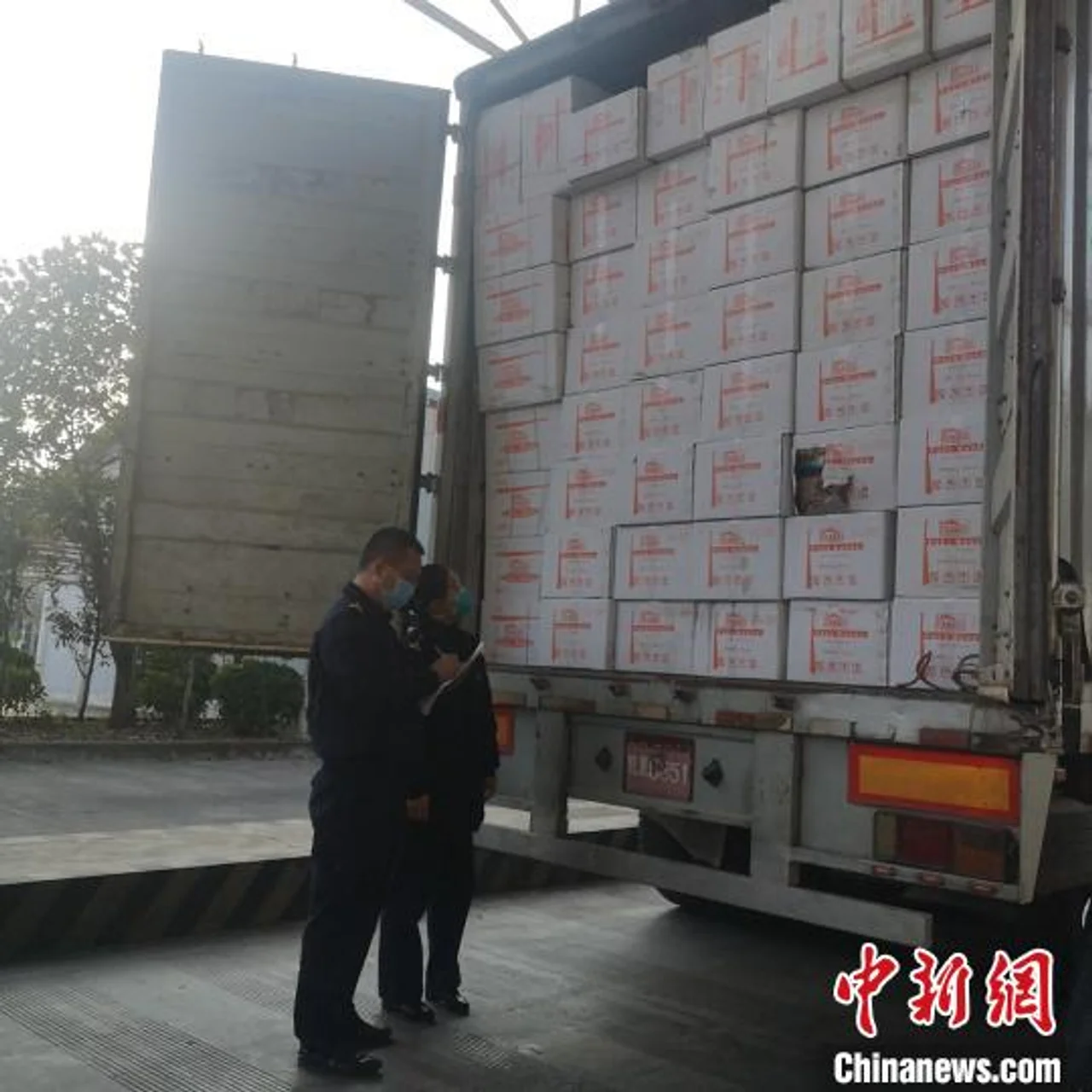 瑞丽海关快速放行448万只一次性医用口罩