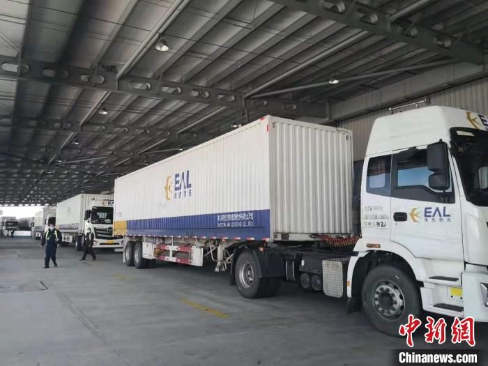 上海首次包机运输新型冠状病毒感染肺炎疫情防控物资