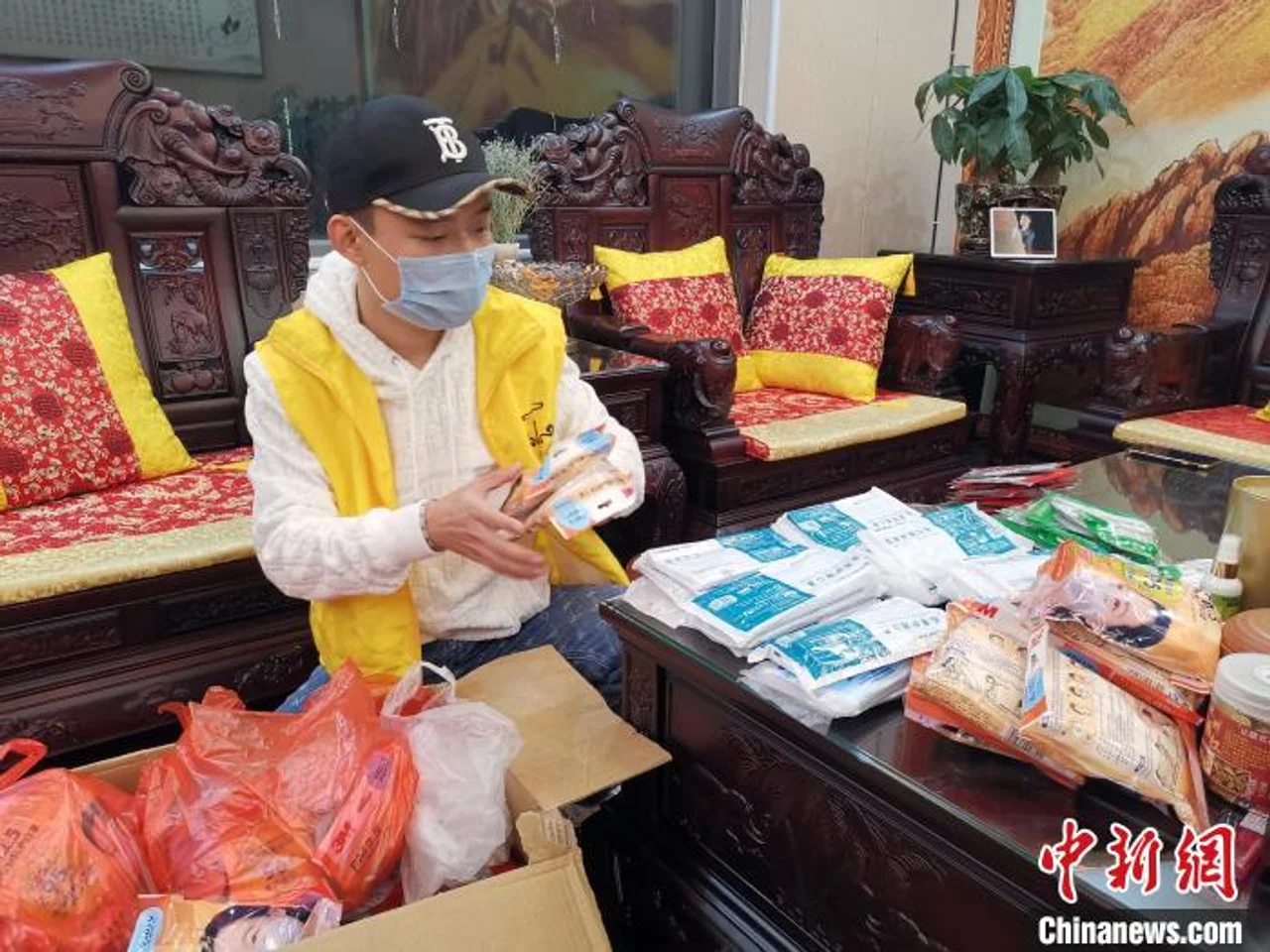 广西民企老总谈捐40万个口罩:有人点赞 有人哄抬口罩价格