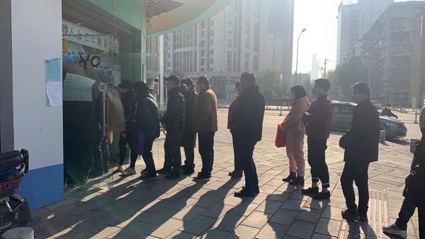 探访武汉一药店：口罩一个2.5元，酒精限购5瓶(图)