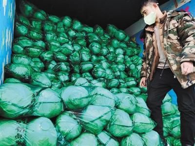 百万公斤河北蔬菜发往北京市场