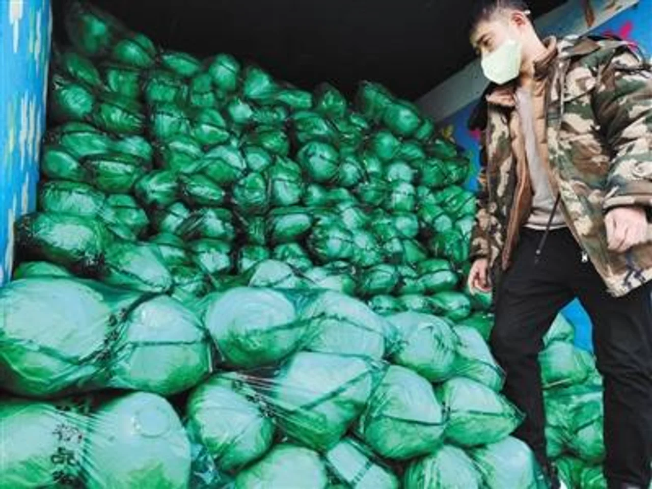 百万公斤河北蔬菜发往北京市场