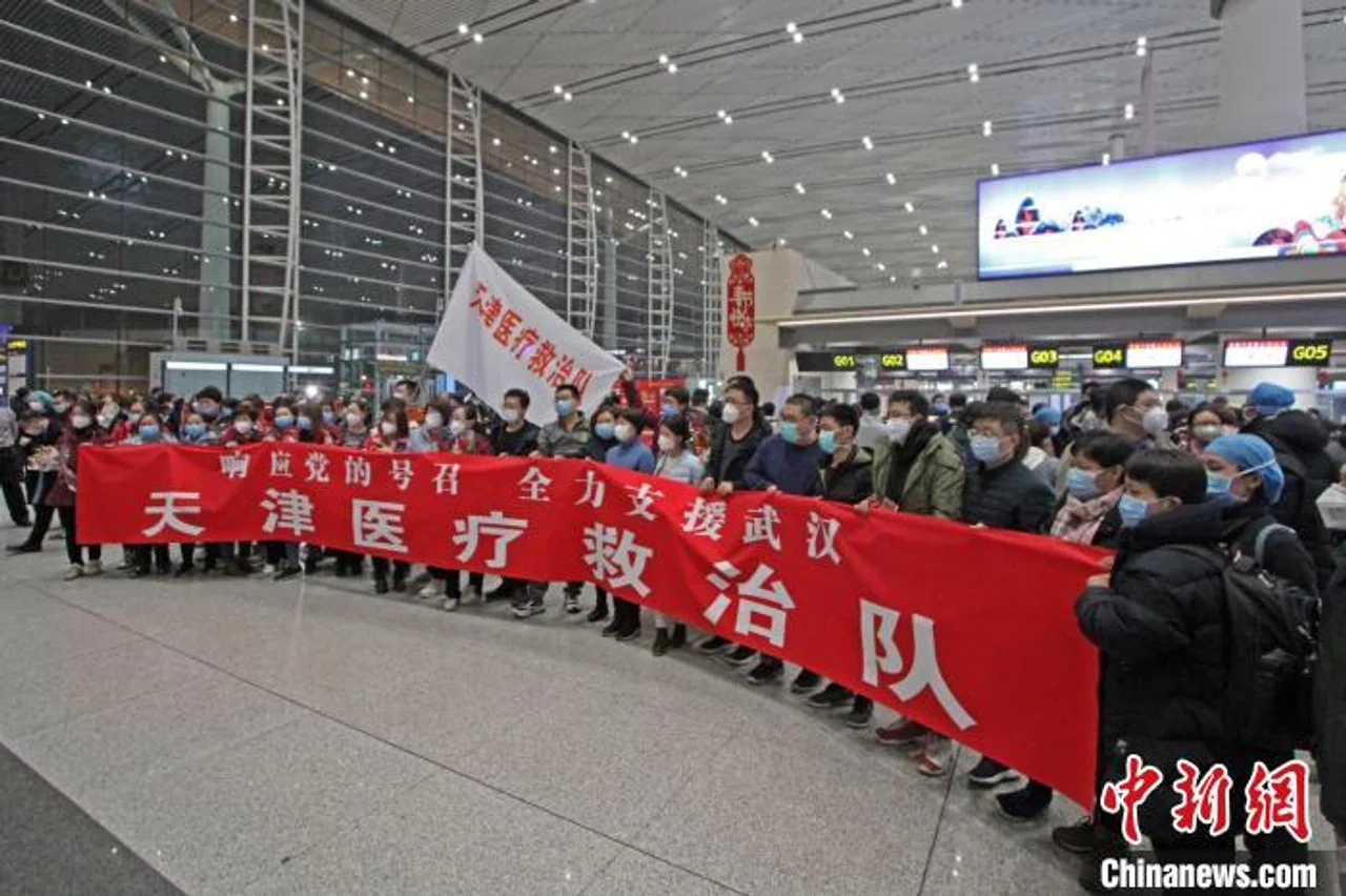 天津航空包机载138名医护人员从天津起飞支援武汉