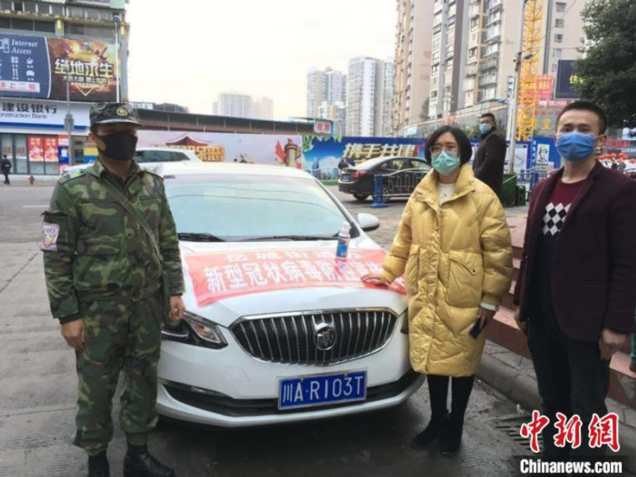 退役老兵自印万份“防肺炎宝典” 不分昼夜进行宣传令人点赞