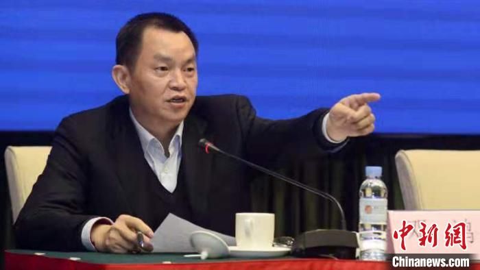 广东疫情信息发布侧记：发言者未戴口罩背后有“隐情”