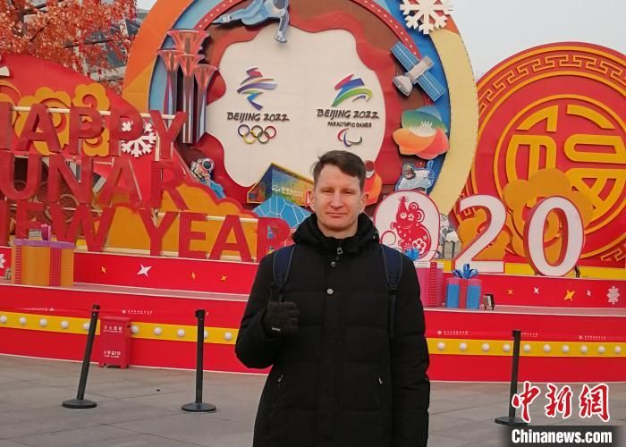 中亚人谈中国抗“疫”：“我的儿子就在中国，他很好”