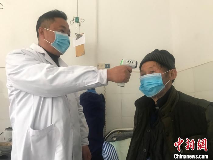 扛起职责义无反顾 湖南党员把党旗插在疫情防控最前线