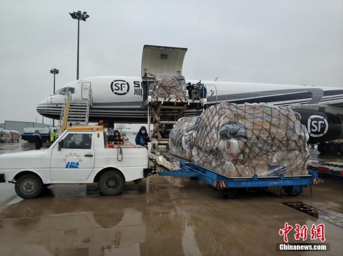 武汉全力保障市内交通运输 一线人员安排公交集中出行