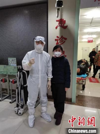 哈医大四院一对年轻医护夫妻并肩赴武汉