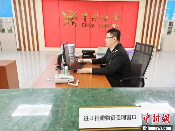 柬华侨捐赠万余医用口罩 南宁海关开通疫情防控物资“绿色通道”