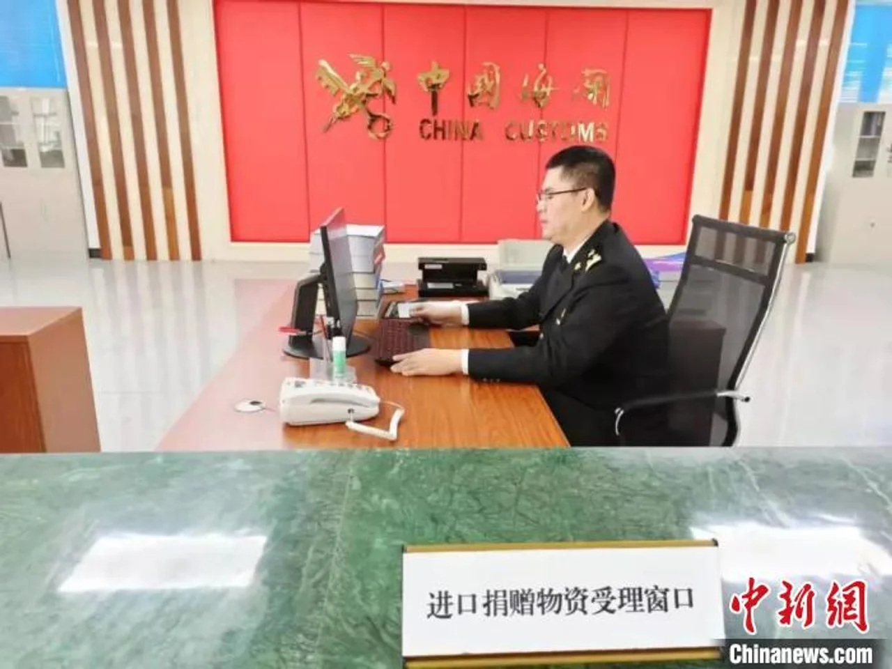柬华侨捐赠万余医用口罩 南宁海关开通疫情防控物资“绿色通道”