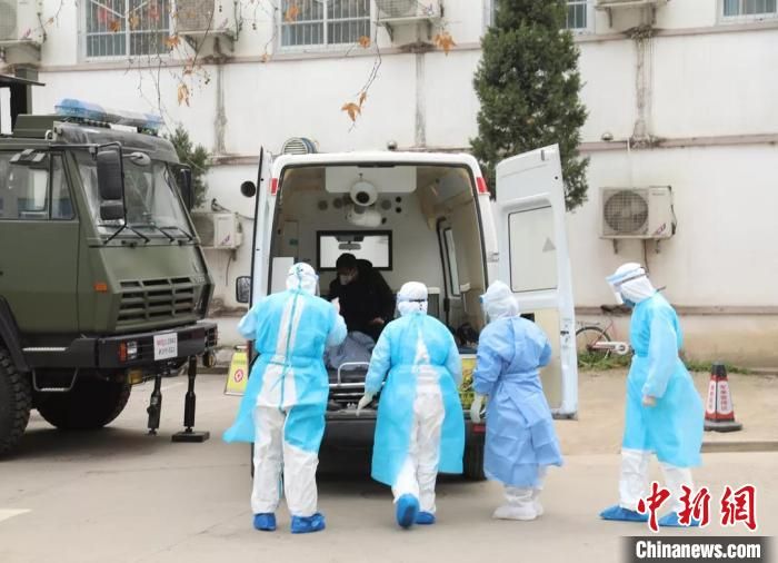 陕西省第一例重症患者转入唐都医院救治
