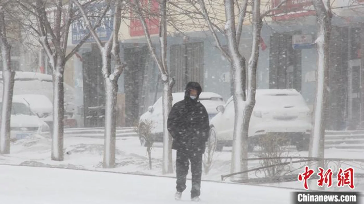 新疆北部降温降雪(图)