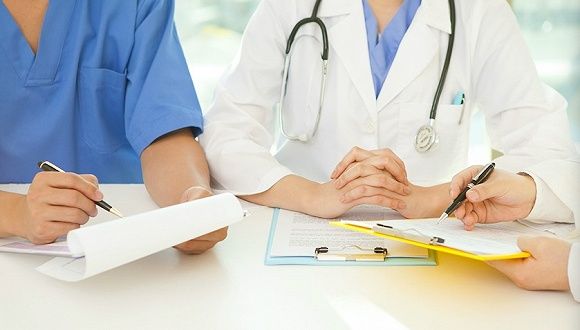 一家6口从英国抵京：已确诊4人，包括1岁女童