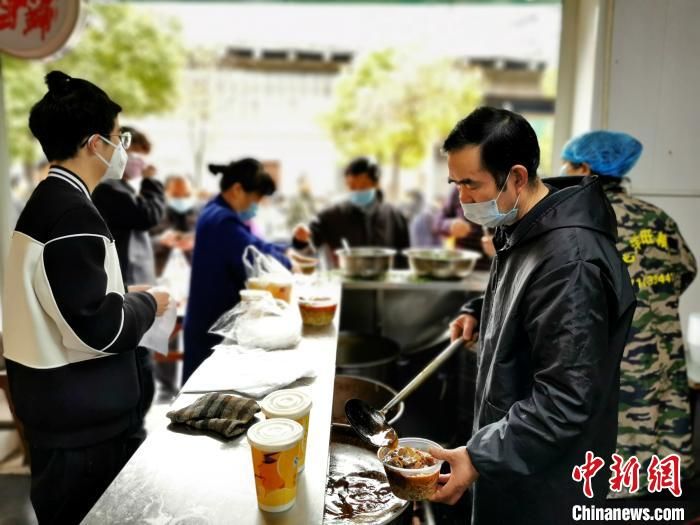 襄阳战“疫”记：一碗牛肉面再现古城“烟火气”