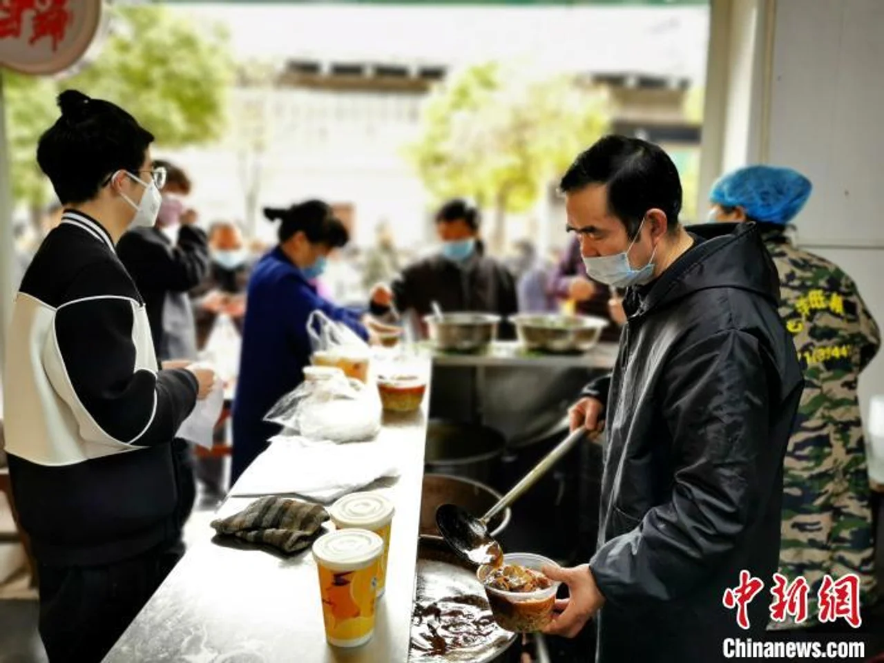 襄阳战“疫”记:一碗牛肉面再现古城“烟火气”