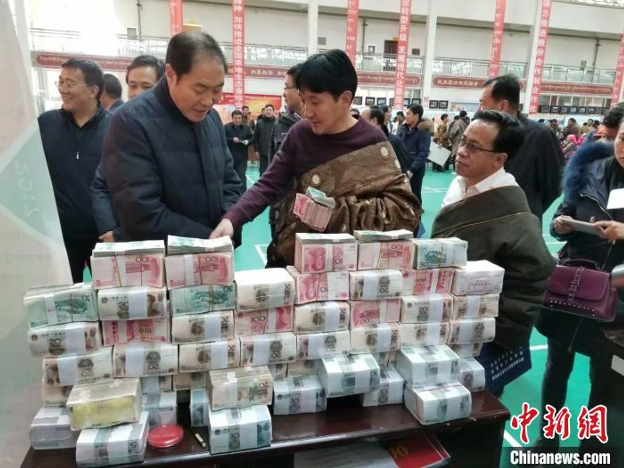 柴达木盆地梅陇村的“蝶变”路