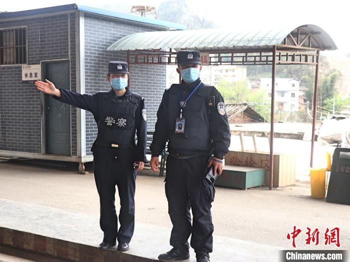 中越边境线上绽放的铿锵警花