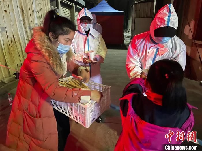 浙江宁波移动版“深夜食堂” 豆浆包子奶茶传递温情