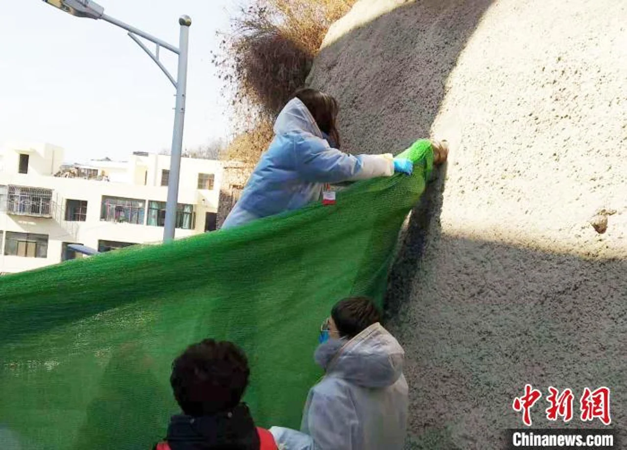 兰州抗疫一线“她身影”:街巷里风风火火的“多面手”