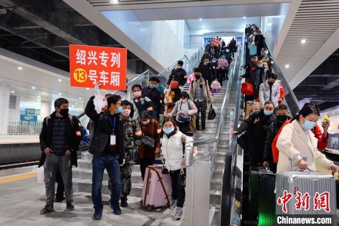 贵阳客运段：万份抗疫物资助力务工人员复工