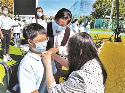 失去双手双脚靠自学考入大学 看她的年度最勇敢尝试