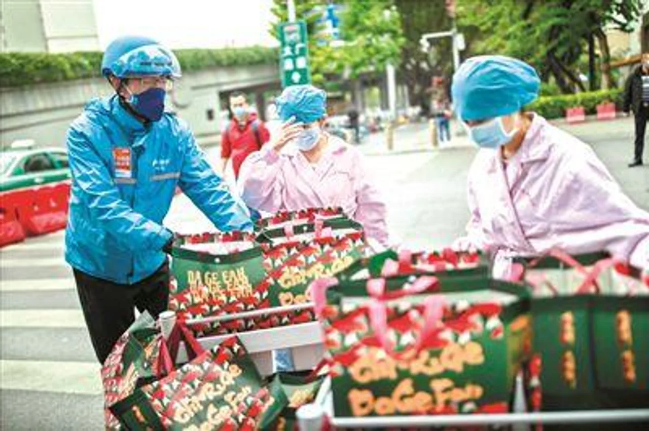 外卖小哥为医院送免费爱心餐:说不怕是不可能的
