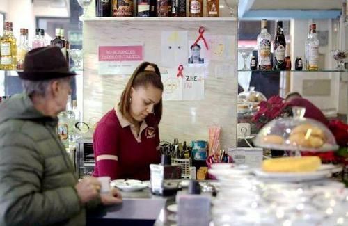 西媒：马德里街头遇害华人女子丈夫重开店面 希望生活继续