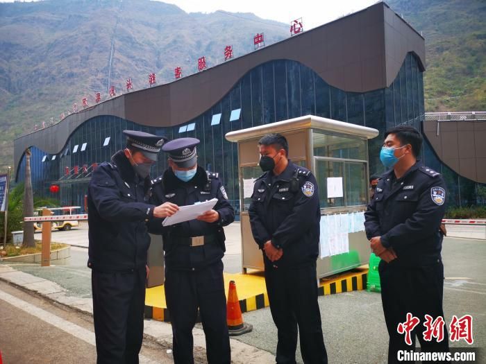 “你驰援湖北”“我守护家乡” 贵州警医姐弟携手战“疫”