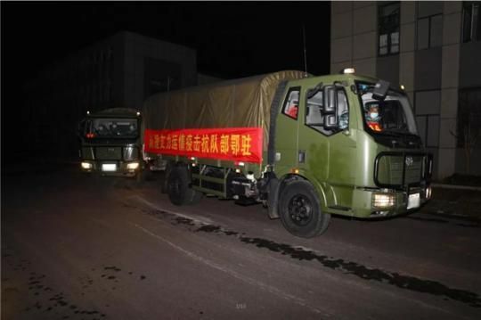 争分夺秒！驻鄂部队抗击疫情运力支援队星夜援建“方舱医院”