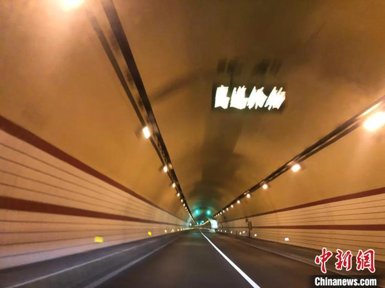 自驾返城见闻:高速不拥堵 过境测体温 民众居而不出
