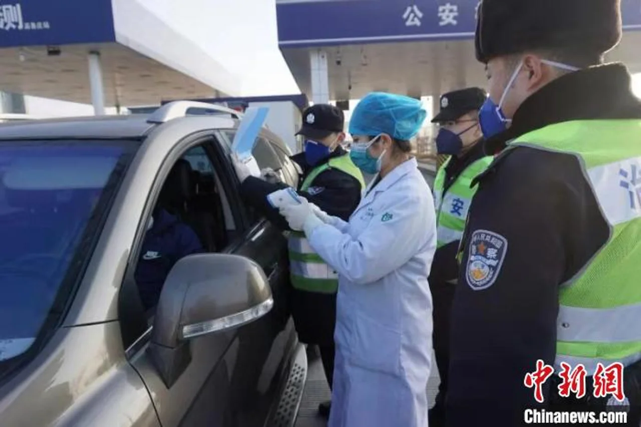 北京54个公安检查站对进京车辆的驾驶员监测体温