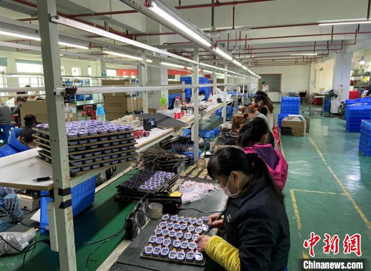 生产体温计每晚睡不足4小时 广东中小企业齐心战“疫”