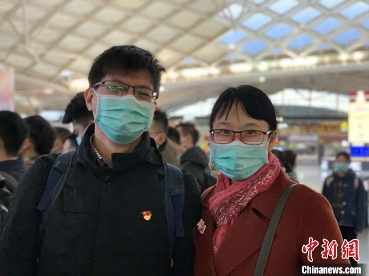 援汉医护家属:“我不敢打电话给他,不知道他情况”
